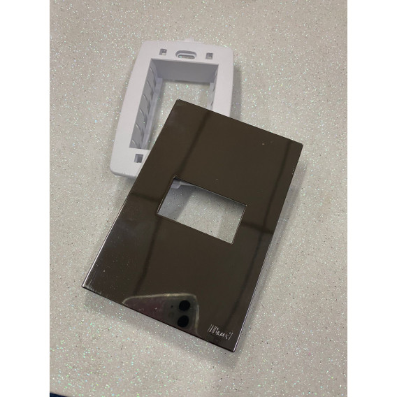 Placa p/ 1 modulo Horizontal 4x2 - Recta Espelhada Fume Placa p/ 1 modulo Horizontal 4x2 - Recta Espelhada Fume